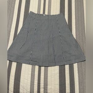 Woman’s Loft seersucker Blue and white skirt Size 00P